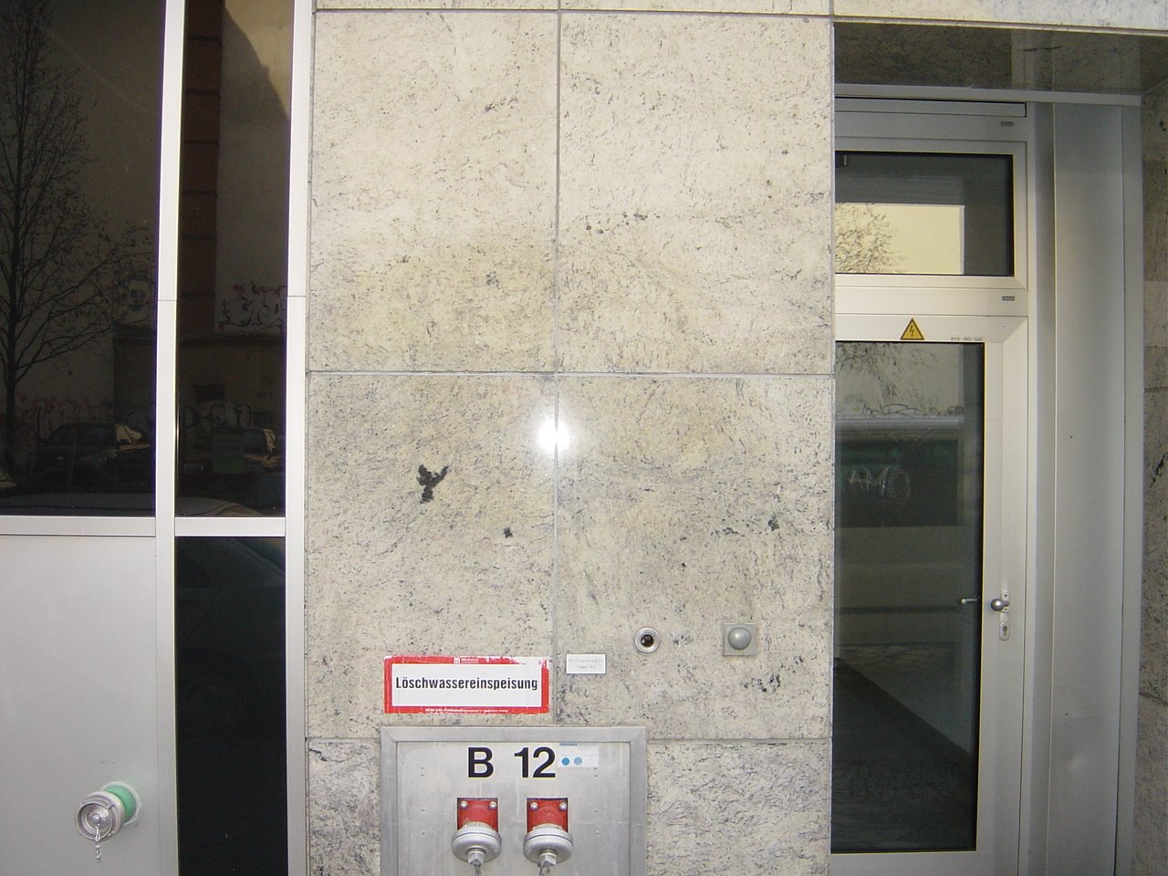 Granit Fassade nach professioneller Reinigung