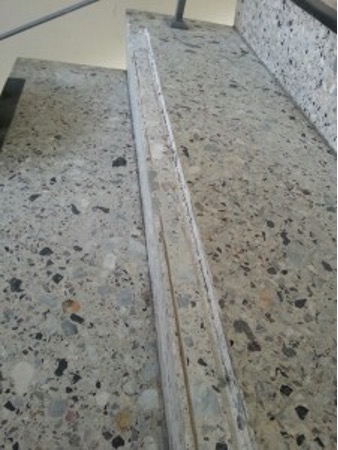 Mehrere beschädigte Stufen