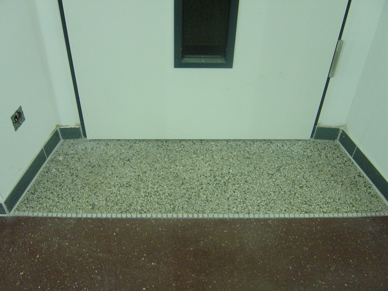 Terrazzo Türschwelle nachher poliert