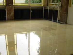 Marmorboden nachher - hochglanzpoliert